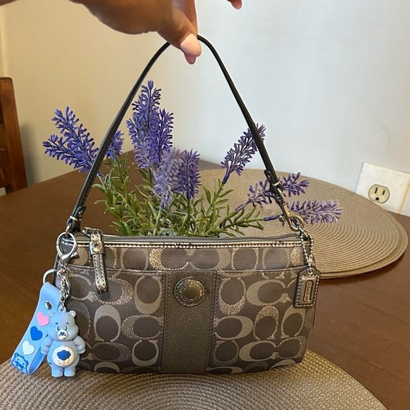 Coach Vintage Signature Small Shoulder Bag - Picture 1 of 9